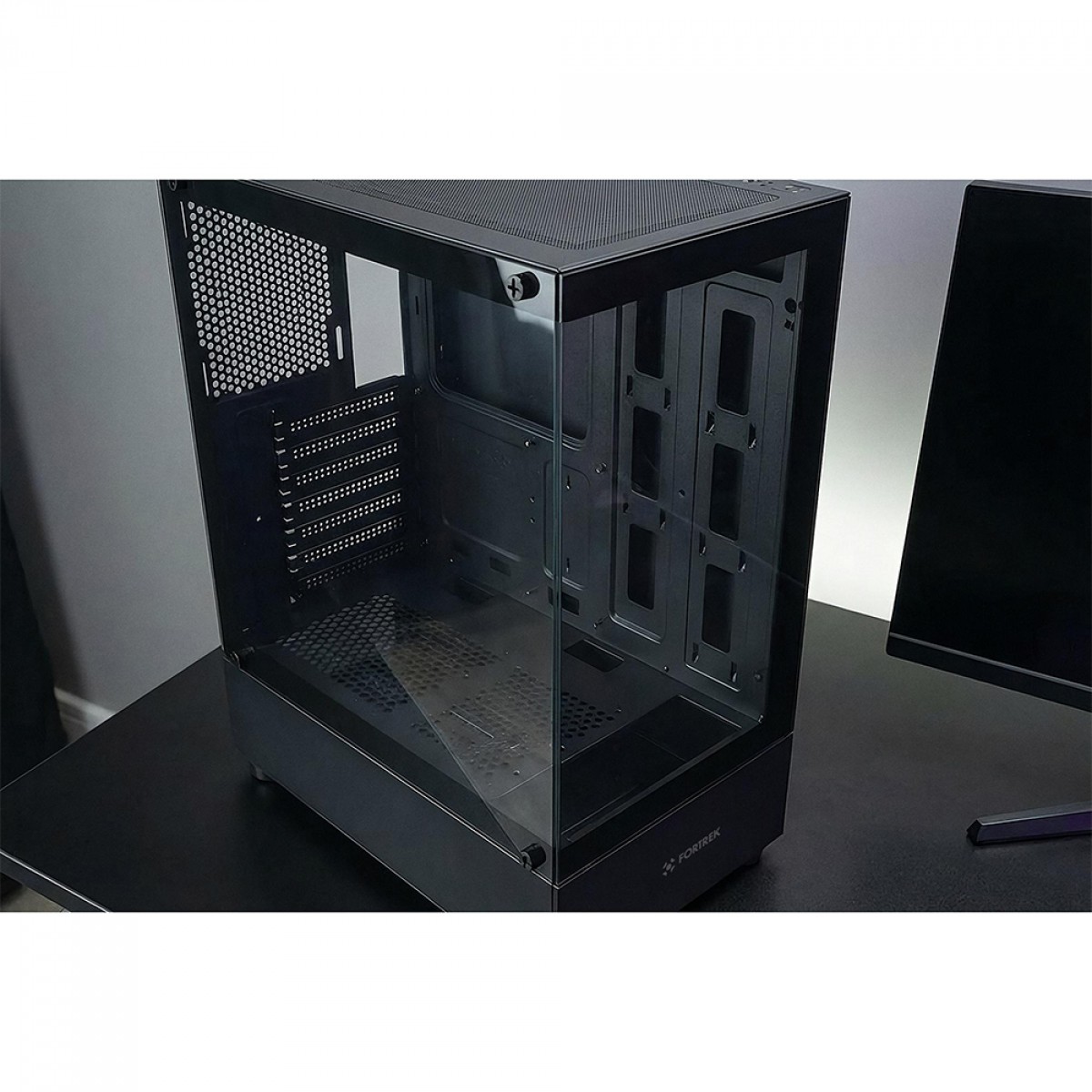 Gabinete Gamer Fortrek Crystal Black, Mid Tower, Vidro Temperado, ATX, Preto, Sem Fonte, Sem Fans