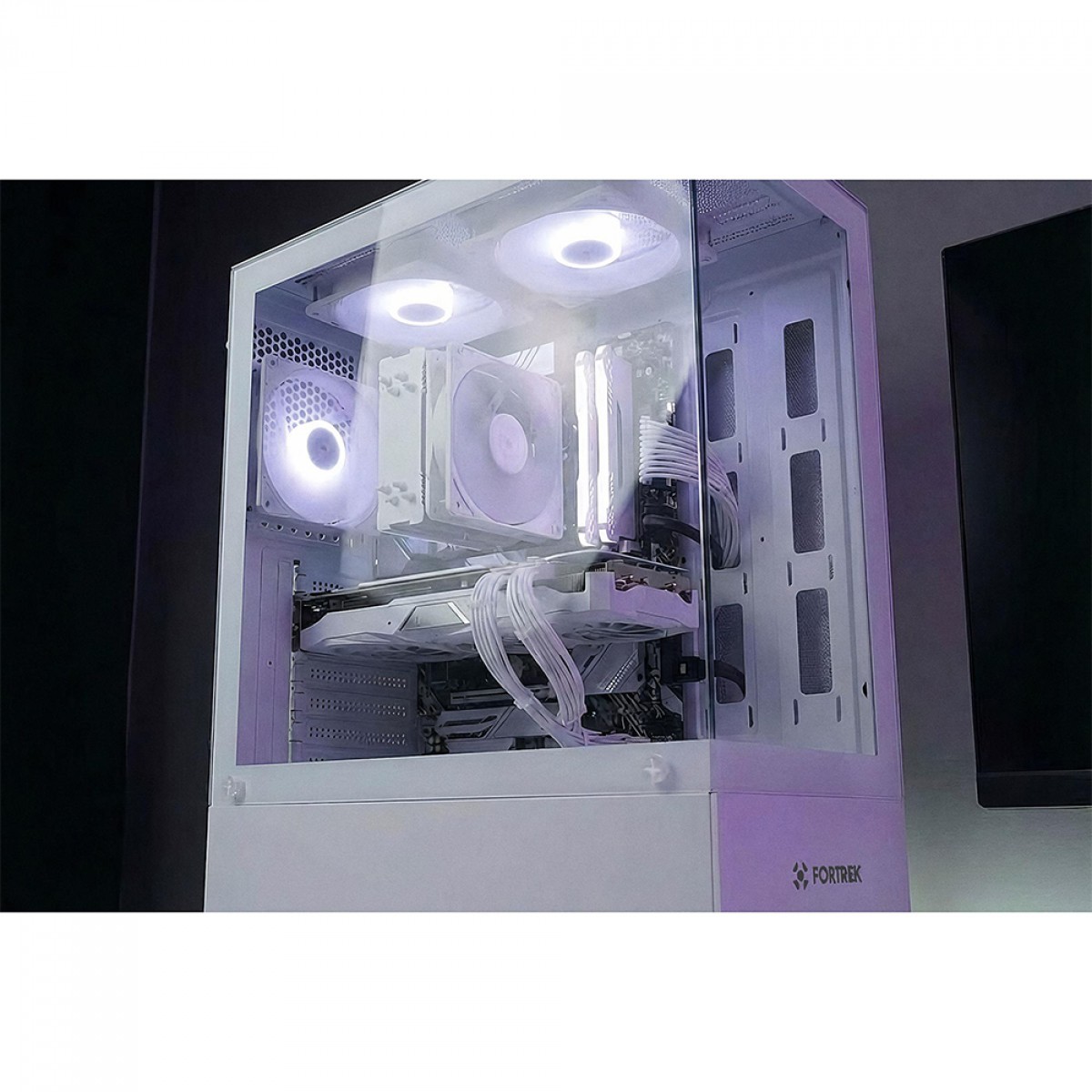Gabinete Gamer Fortrek Crystal White, Mid Tower, Vidro Temperado, ATX, Branco, Sem Fonte, Sem Fans
