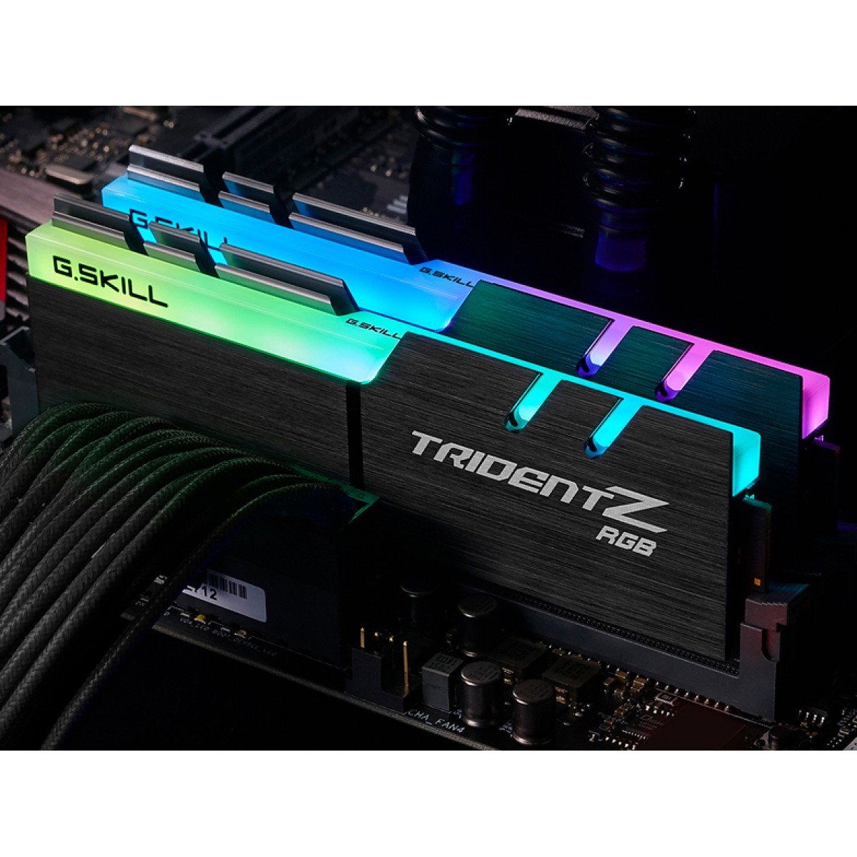 Memória DDR4 G.Skill Trident Z RGB, 16GB (2X8GB) 3000MHz, F4-3000C14D-16GTZR
