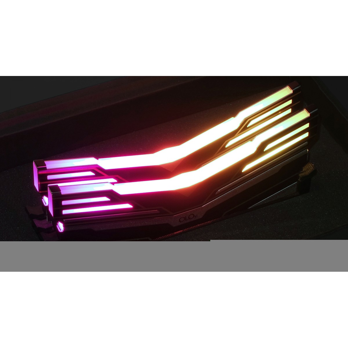 Memória DDR4 OLOy WarHawk Black, 16GB, 3200MHZ, RGB, ND4U1632161DE0SA  MD4U163216DESA