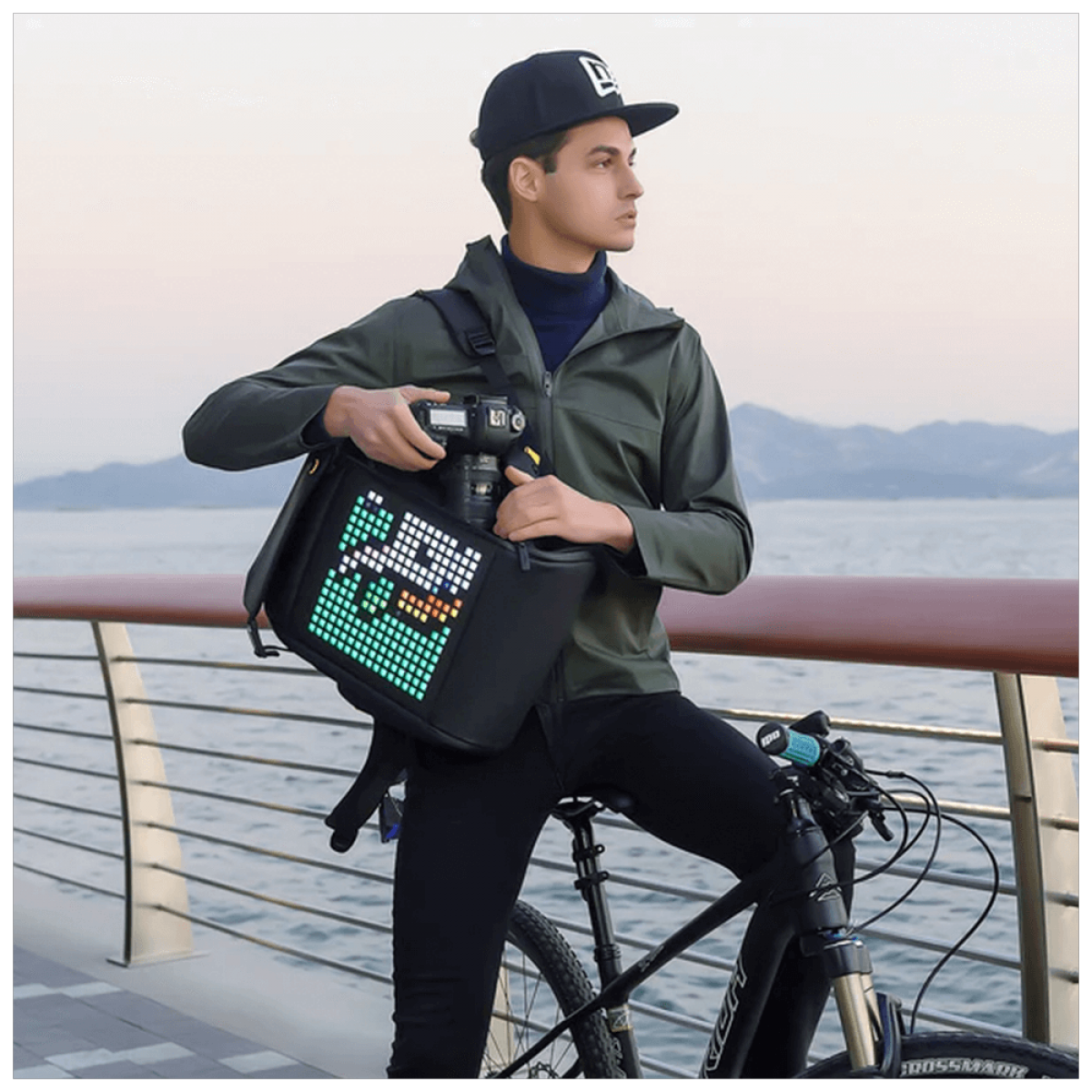 Mochila Divoom Backpack M, Com Display de led em Pixel Art, Preto