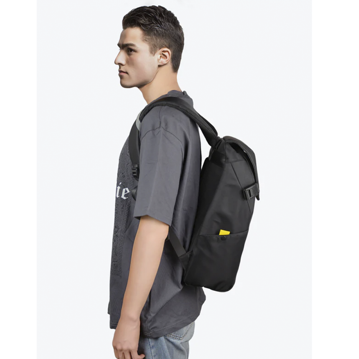 Mochila Divoom Backpack M, Com Display de led em Pixel Art, Preto