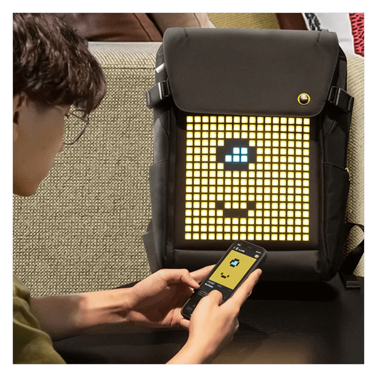 Mochila Divoom Backpack M, Com Display de led em Pixel Art, Preto