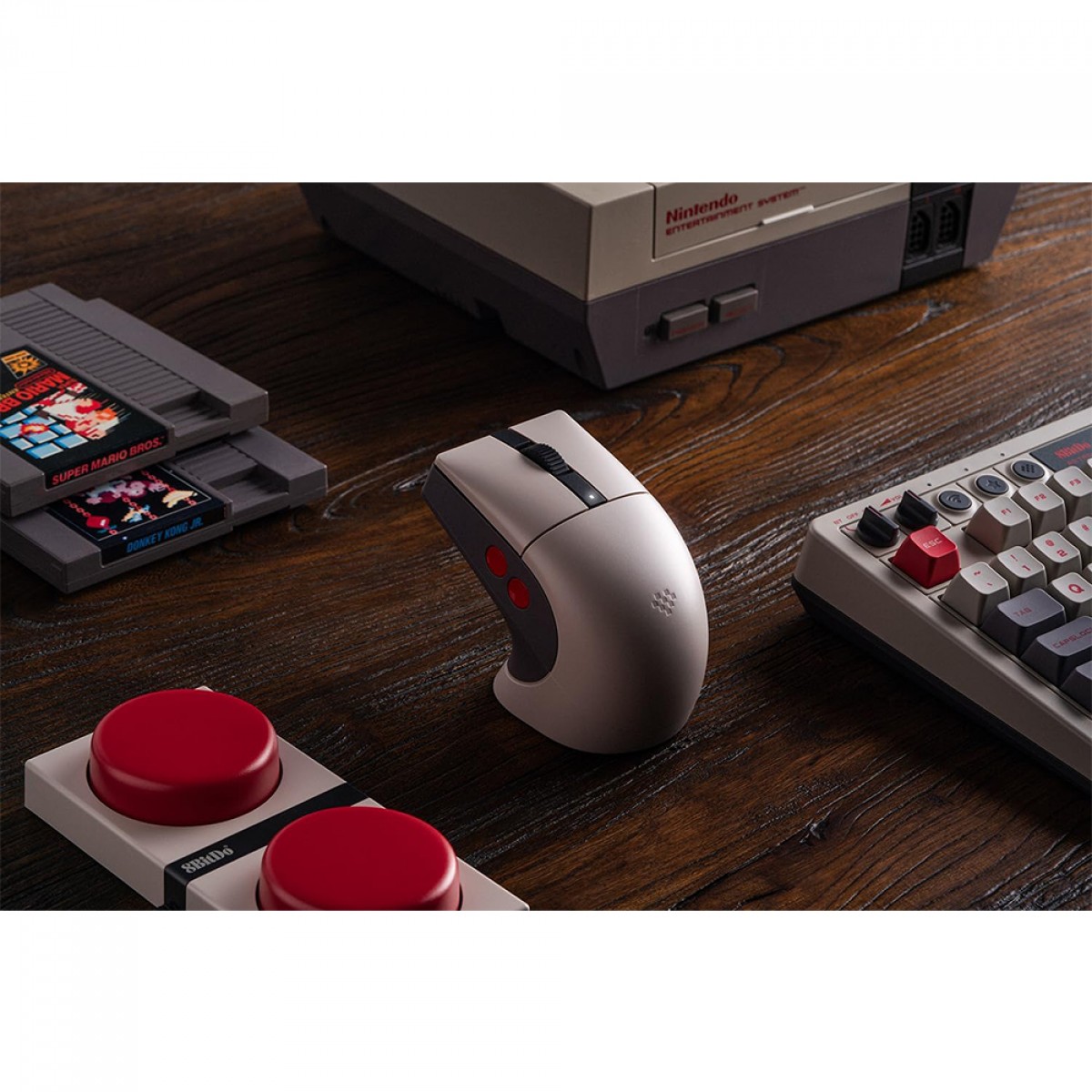 Mouse Gamer Retro 8BitDo R8 N Edition, Wireless/Bluetooth, 26000 DPI, 7 Botões, Sensor PAW 3395, Com Dock de Carregamento, Branco e Cinza, 85CB02