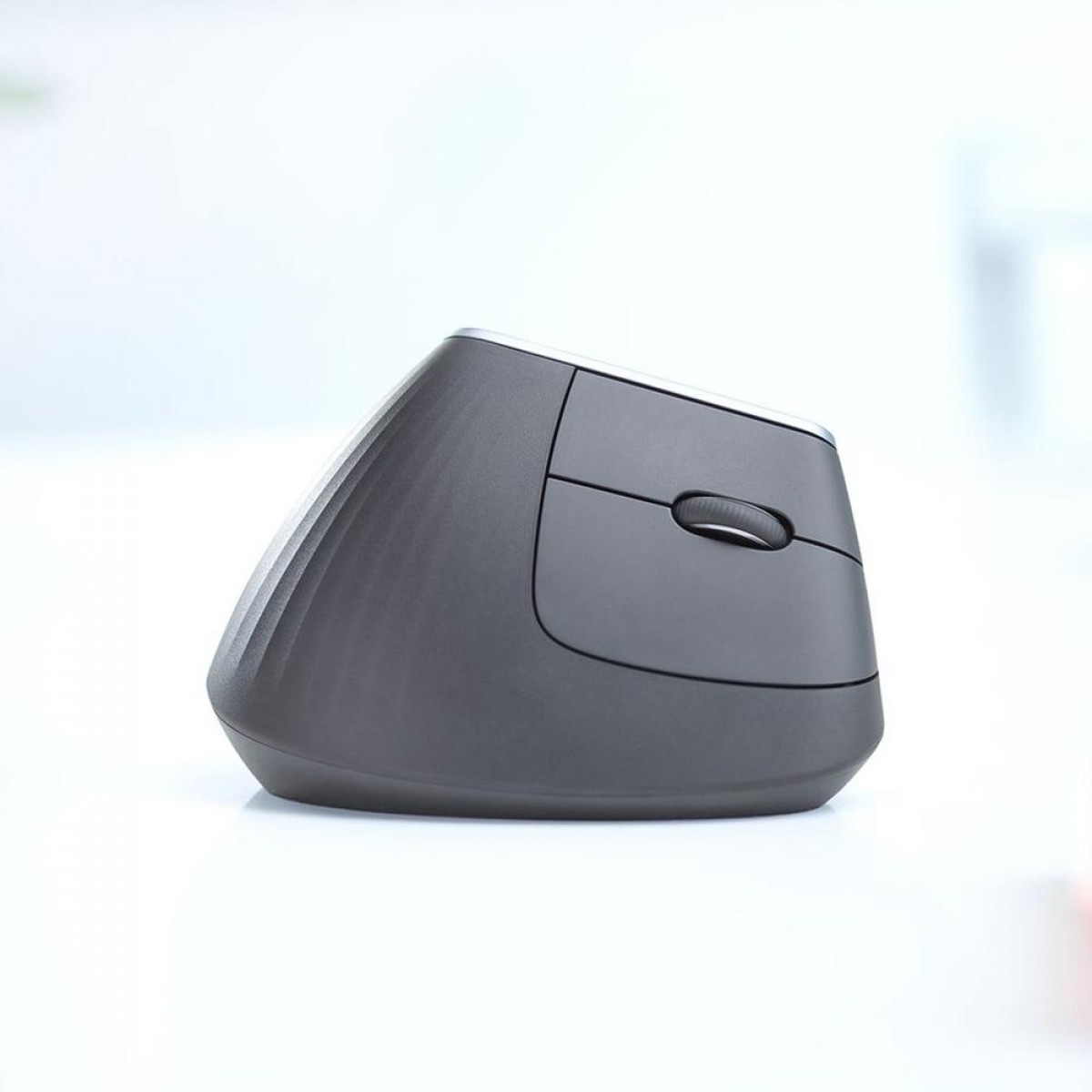 Mouse Logitech MX Vertical, Sem Fio/USB Unifying, Recarregável, 4000 DPI, 4 Botões, Grafite, 910-005449