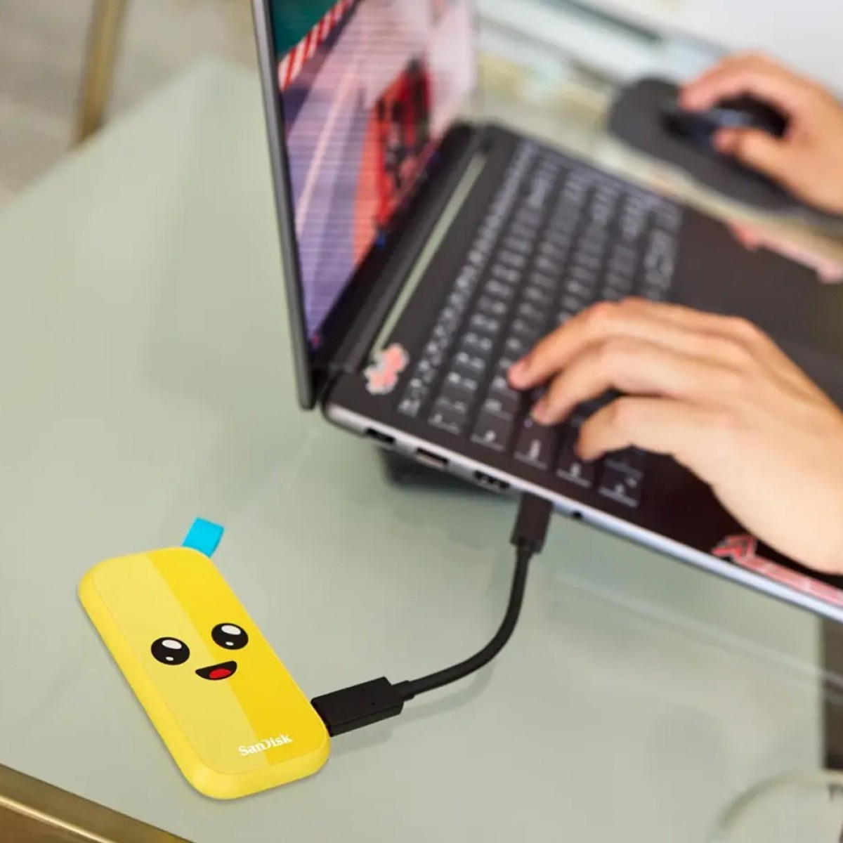 SSD Externo Portátil Sandisk Fortnite Peely Edition, 2TB, USB-C, Leitura 800MB/s, SDSSDE30-2T00-G25F