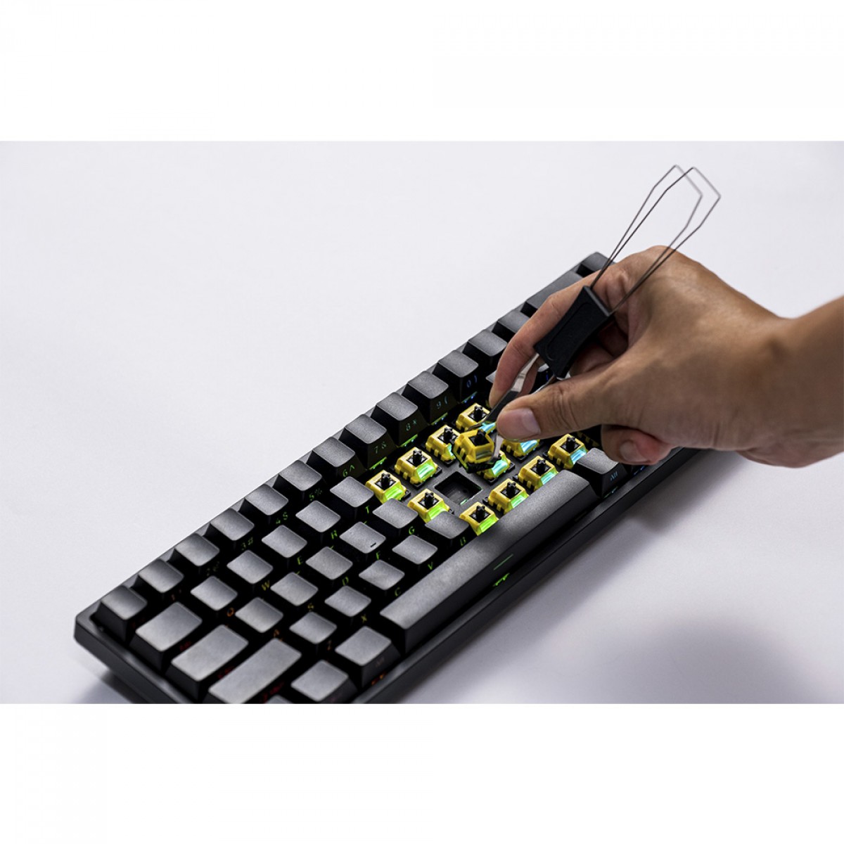 Teclado Magnético Gamer Akko x MonsGeek FUN68 HE 8K, RGB, Wireless/Bluetooth, ANSI, Switch Akko Flash Linear Hall Effect, Preto