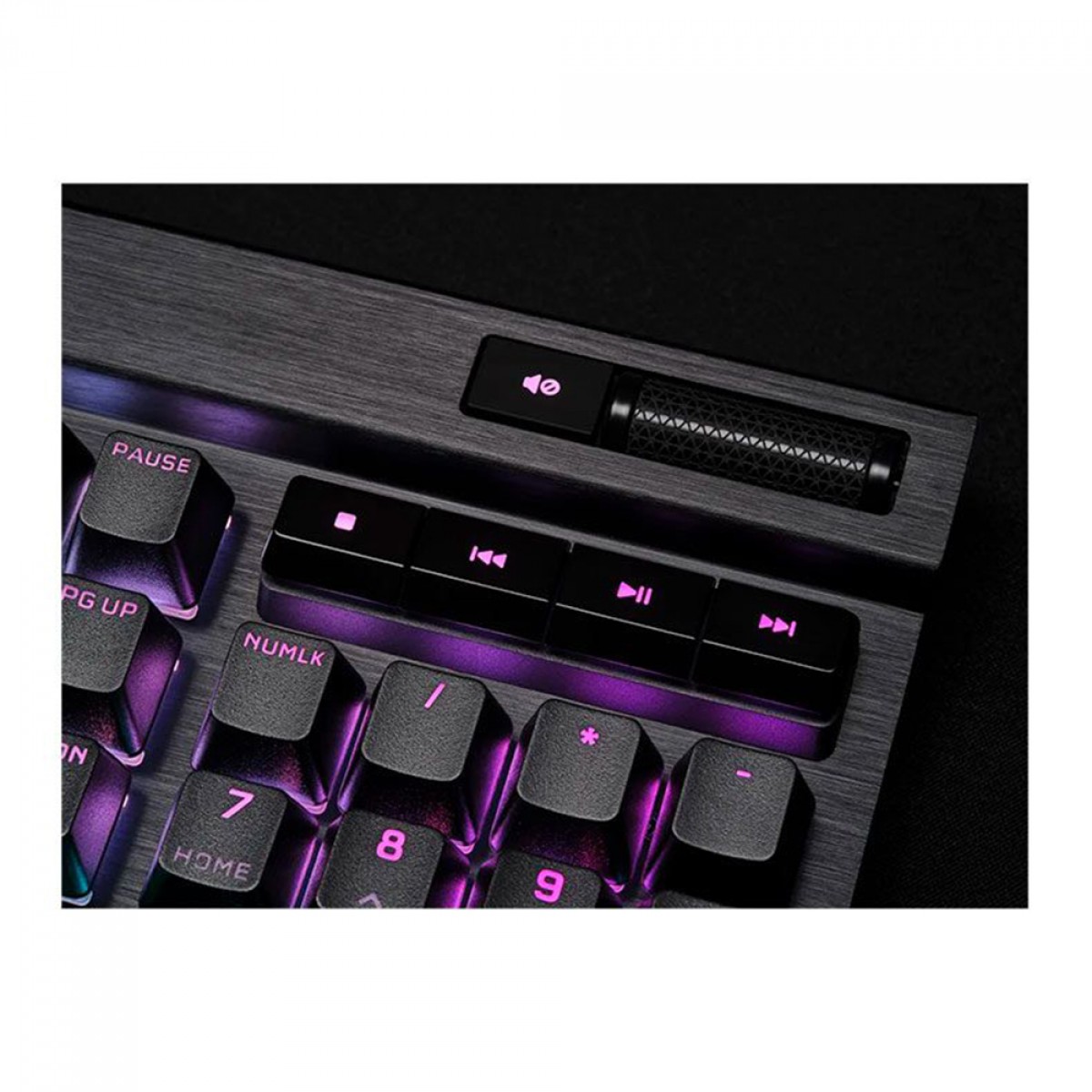 Teclado Mecânico Gamer Corsair K70 RGB PRO, Switch Cherry MX Speed, ANSI, Preto, CH-9109414-NA