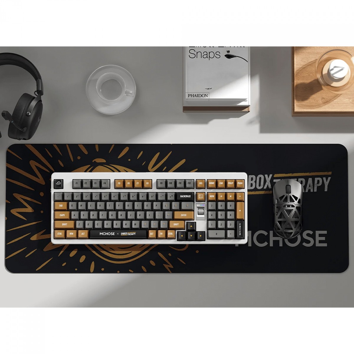 Teclado Mecânico Gamer MCHOSE X Unbox Therapy UT98, Wireless, Bluetooth, RGB, Switch Silent Peach V3, ANSI, 98%, Retro Therapy, Branco e Cinza, HW-UT98-4