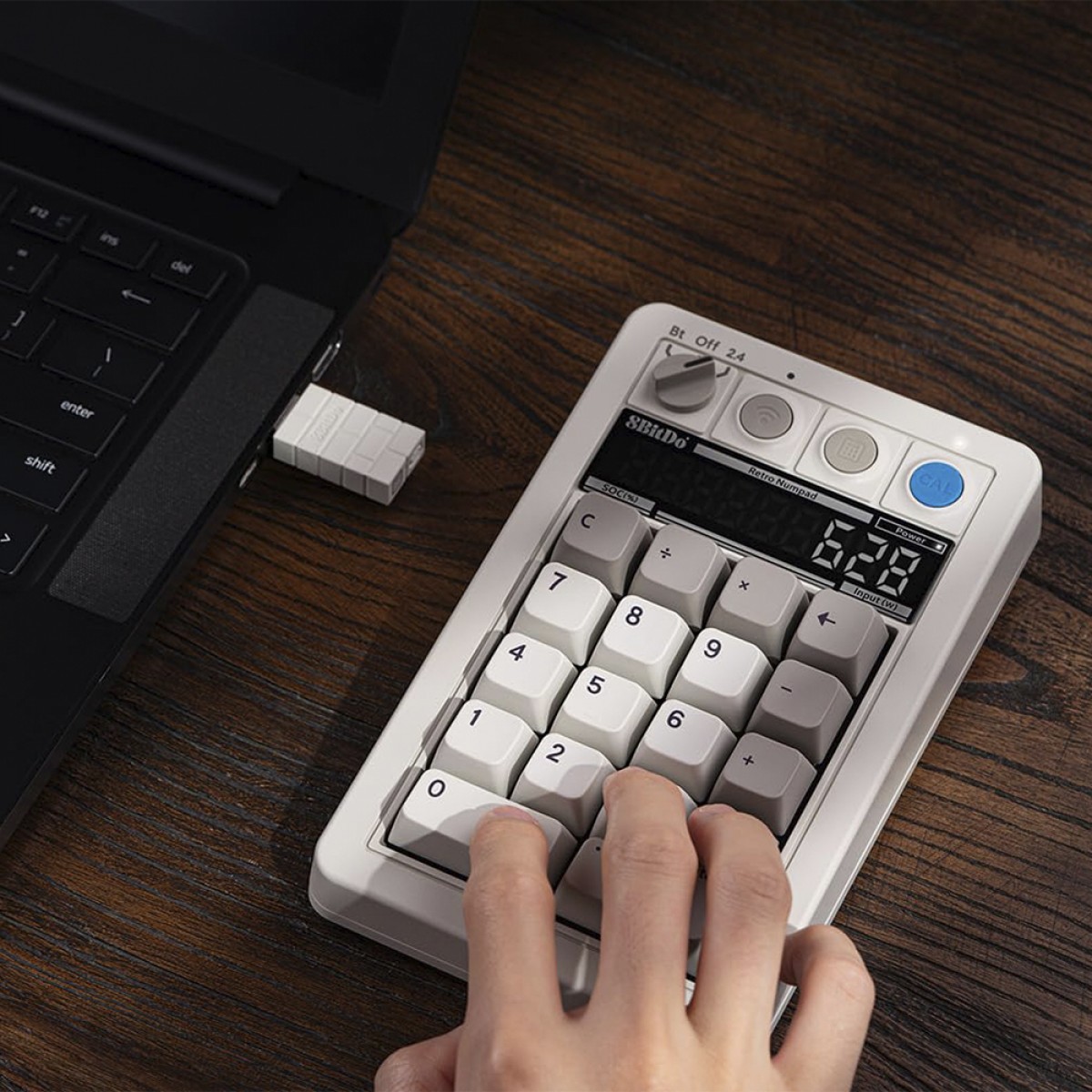 Teclado Mecânico Numérico e Calculadora 8BitDo Retro M Edition, Bluetooth/2.4G/USB-C, Switch Kailh Box White, 85HB04